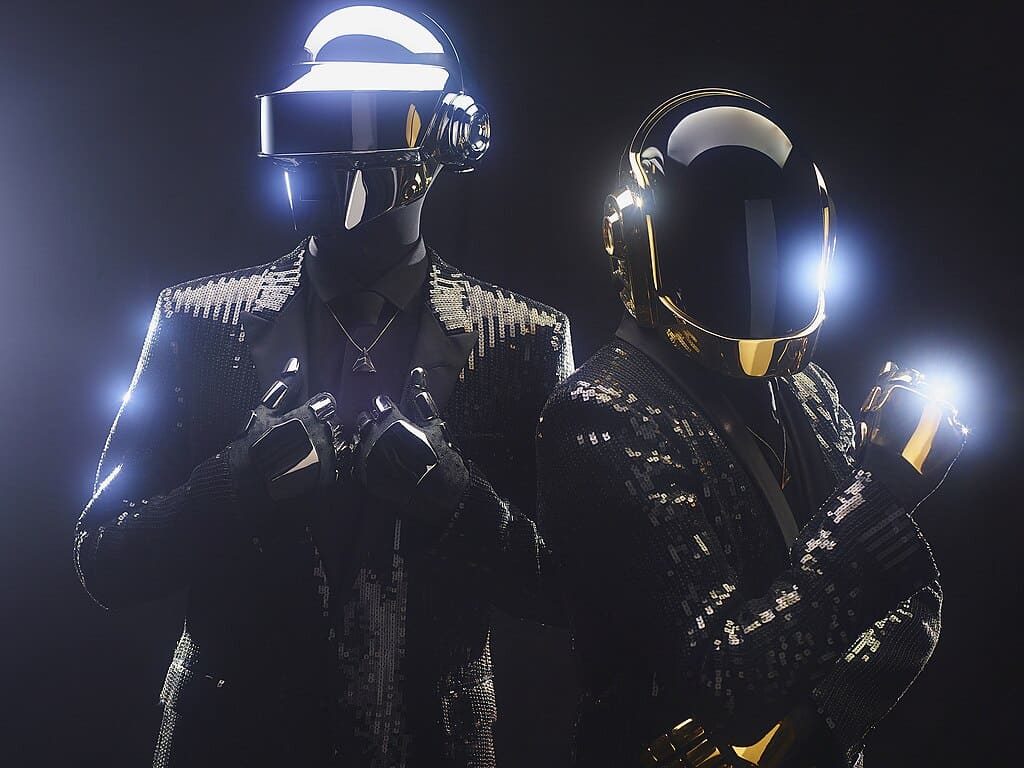 Daft_Punk_in_2013_2-_centered Daft_Punk_in_2013_2-_centered